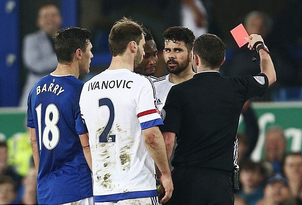 3222593c00000578-3495599-referee_michael_oliver_shows_diego_costa_a_red_card_after_two_bo-a-8_1458150972261_xalq.jpg.714faf84604c0500acc1930fbd85758e.jpg