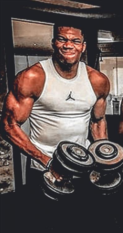 Bucks-news-Giannis-Antetokounmpo-looks-jacked-up-in-workout-photo-with-brothers2.thumb.jpg.fce002940cfc9967210fcf679b3e05ea.jpg