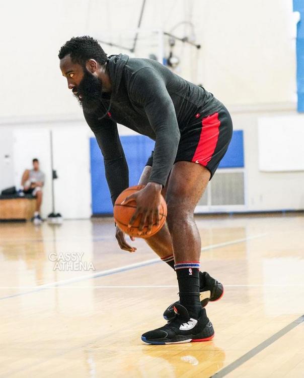 803905247_adidas-harden-vol-4-21.thumb.jpg.e45f47e8dd7857586e388d0e7111404f.jpg