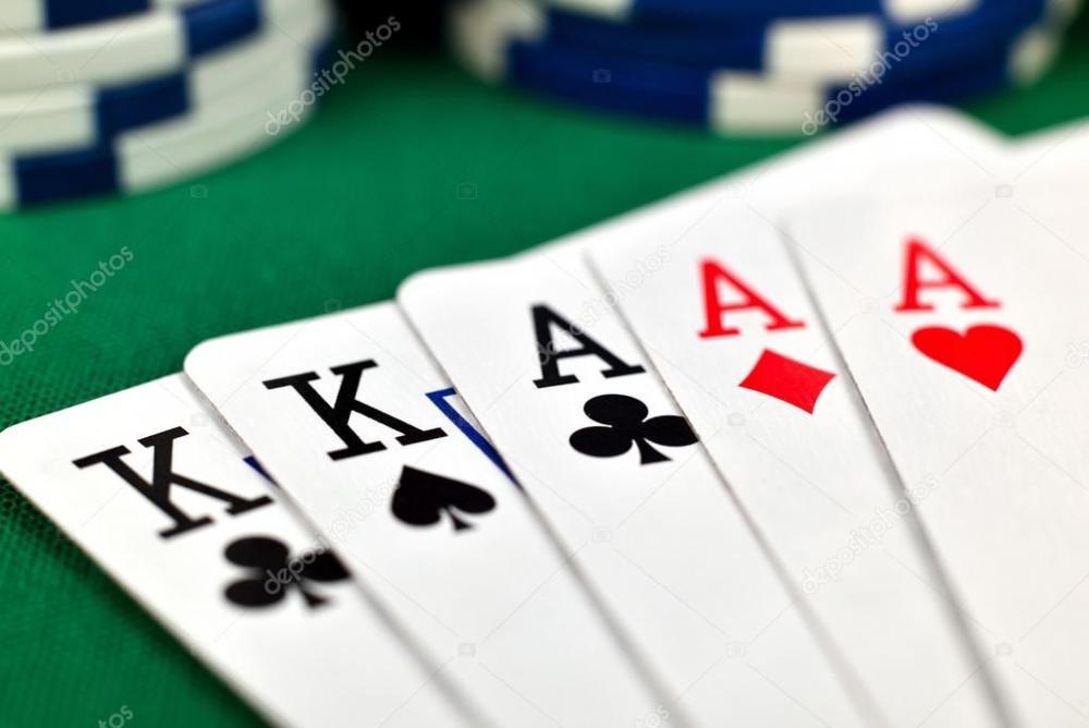 depositphotos_82101350-stock-photo-full-house-and-poker-chips.jpg