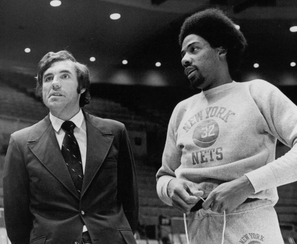 Dave_DeBusschere_and_Julius_Erving.thumb.jpeg.76f8b870619de5de69bf69fa39a709ec.jpeg