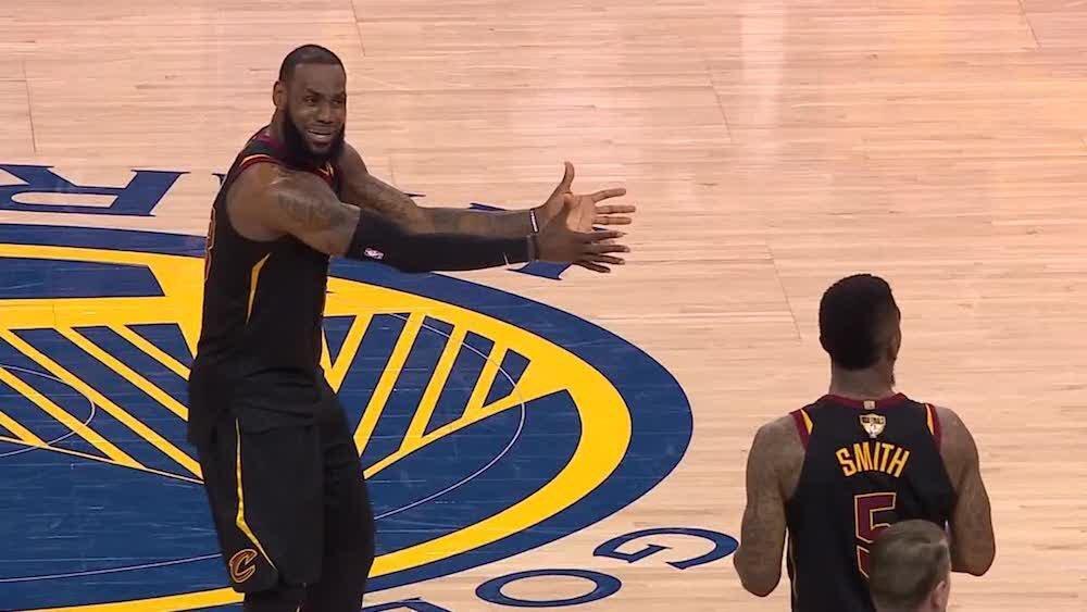 lebron-james-yelling-at-jr-smith.jpg.b19