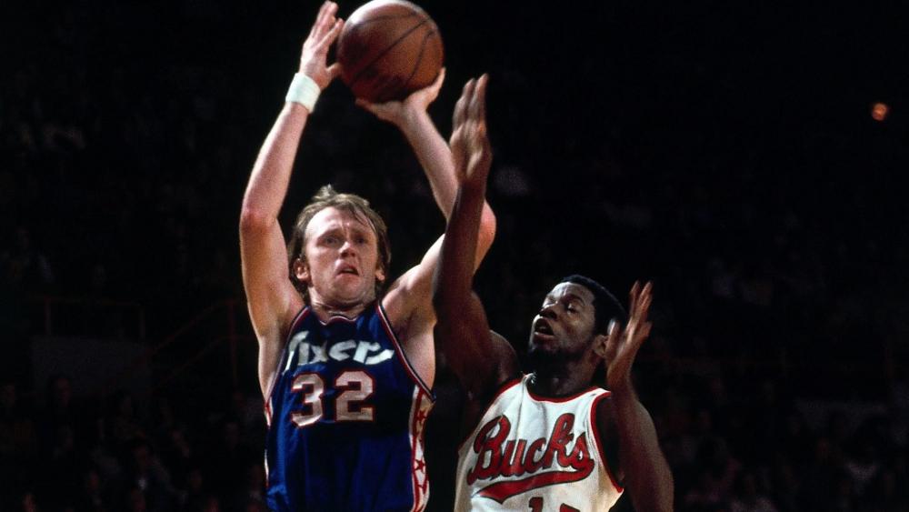 Billy Cunningham shoots vs Bucks.jpg