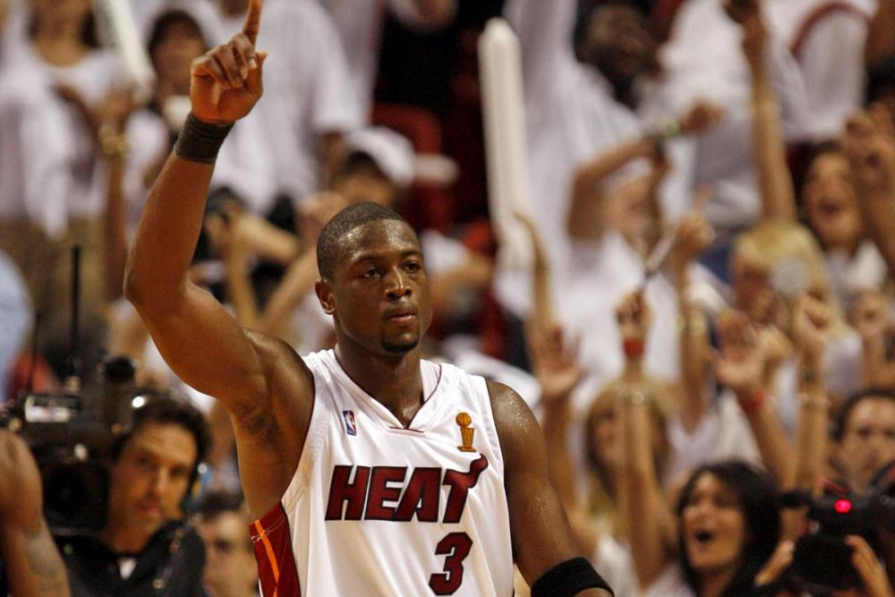dwade.thumb.jpg.04e6287a21cb87bf342950d464114c38.jpg