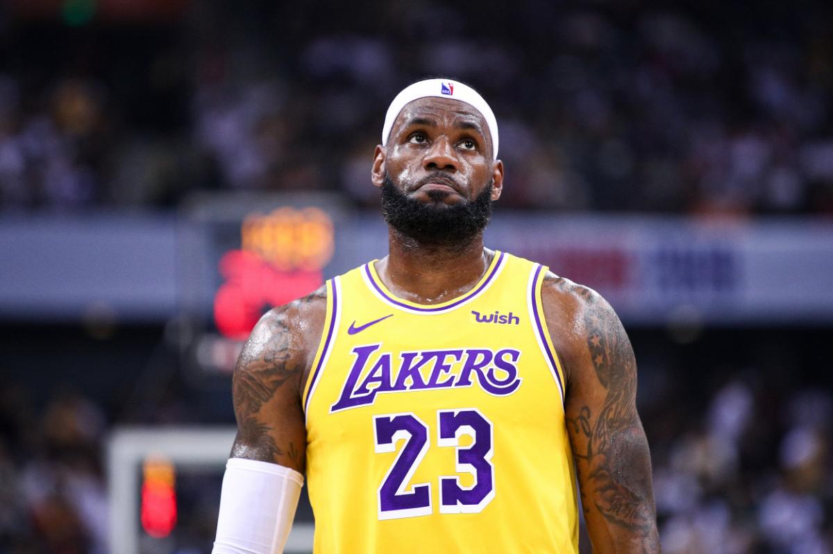LEBRON James slamdunk