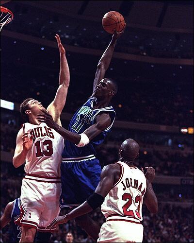 1390992809_michaeljordankevingarnett.jpg.7b1695cf0cc75bce165567947d32177b.jpg