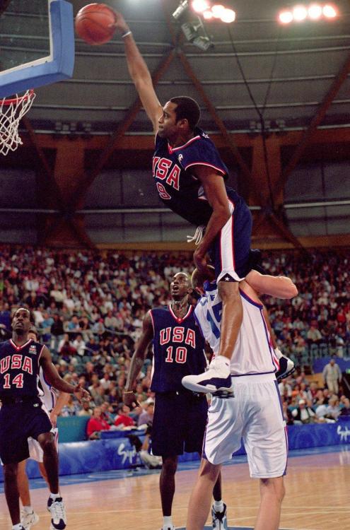 vince-carter-nike-shox-bb4-2000-sydney-olympics-dunk-frederic-weis.jpg