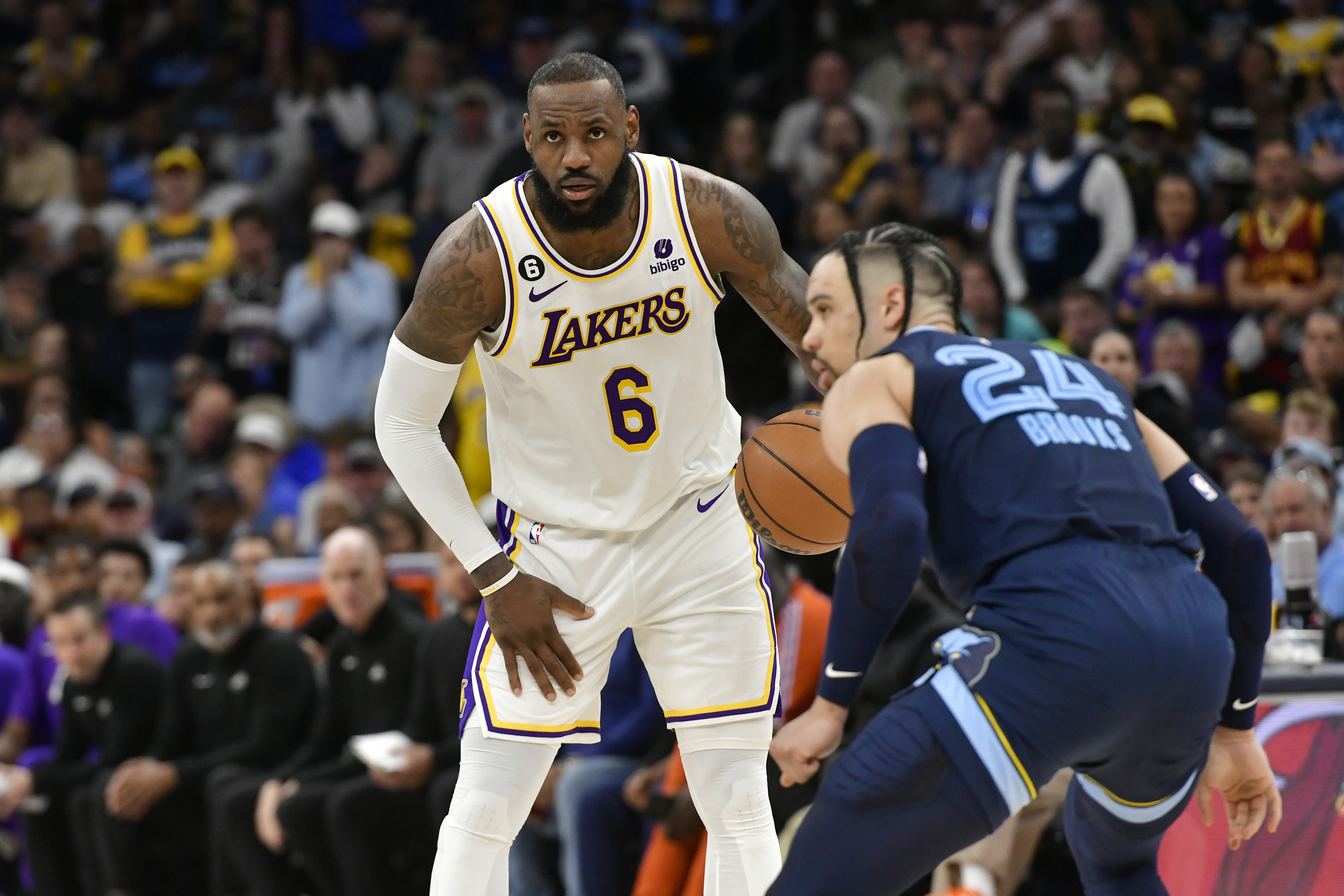 Баскетбол Леброн Джеймс Lakers