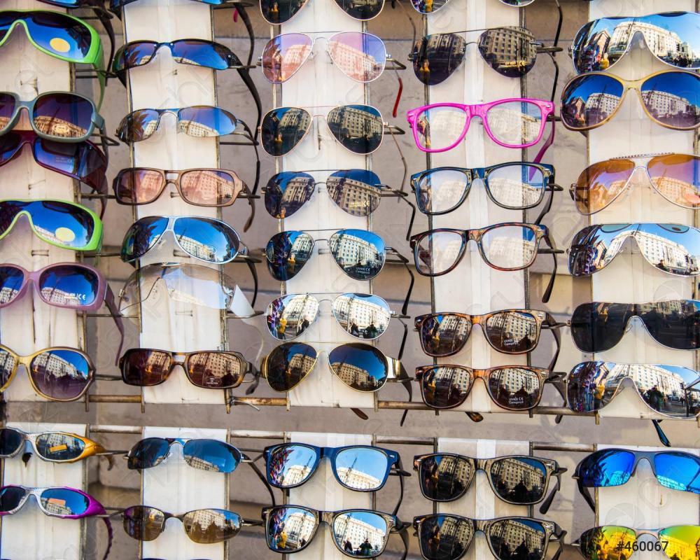 many-sunglasses-on-display-shop-460067.thumb.jpg.b3322b5f01a5b6597c4c82b0a6d98e40.jpg