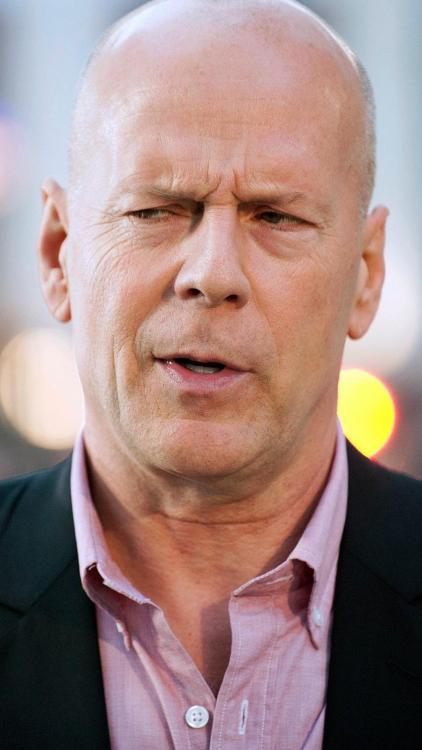 wallpapersden.com_bruce-willis-actor-celebrity_1080x1920.jpg