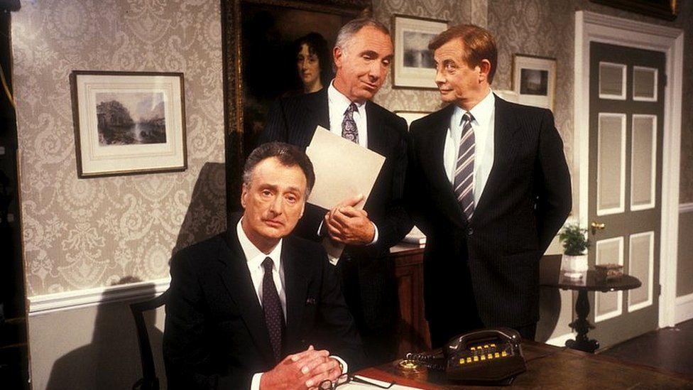 yesminister.jpg.9ead2fa96ff8e7e407ad4f5f61caf126.jpg