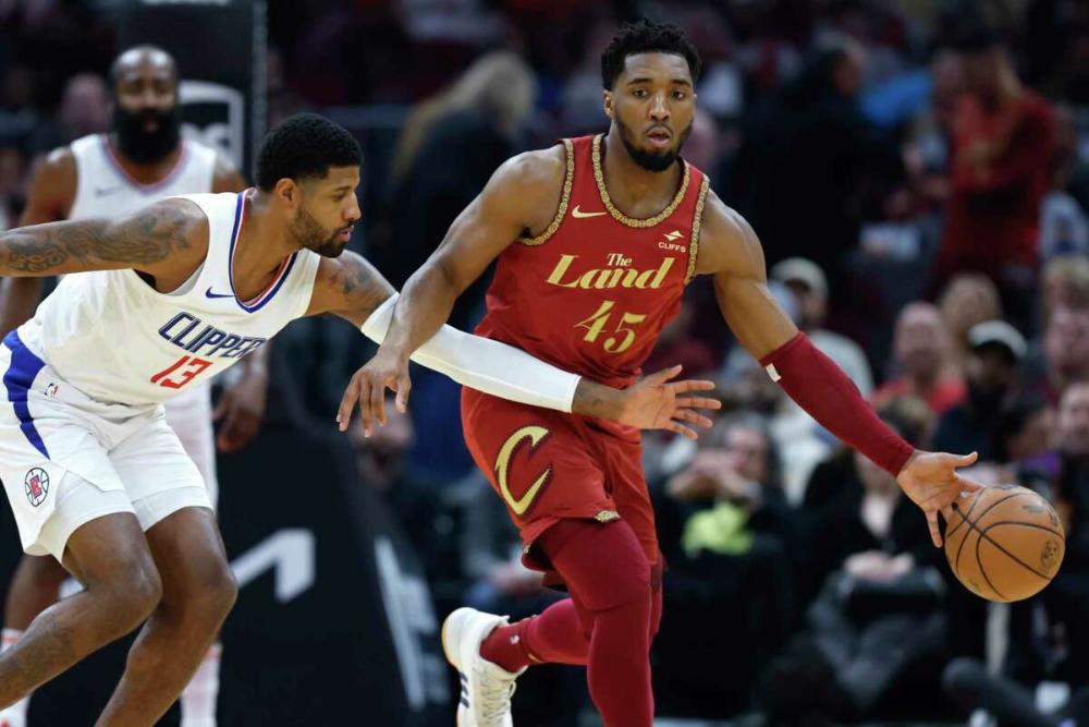 Баскетболист данк. Леброн джеймс майами хит. Яннис адетокумбо данк. Blake griffin dunk. Леброн джеймс данк.