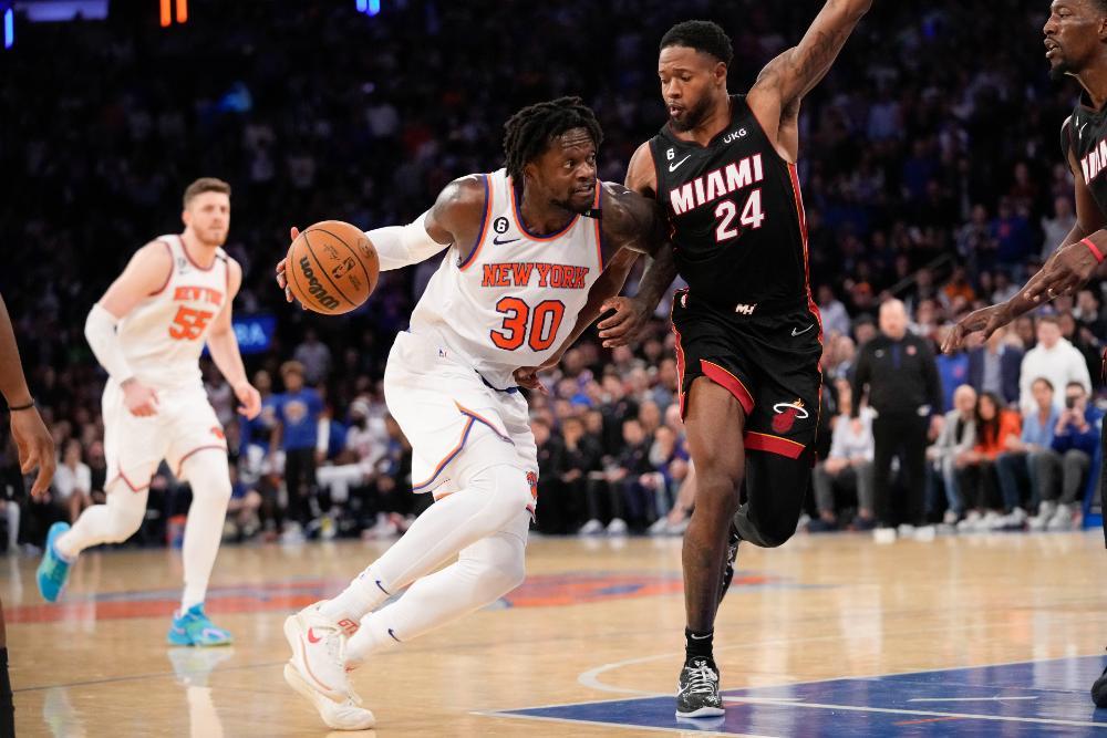Майами клипперс прогноз. Стрим баскетбол. 2024 NBA playoffs 2nd Round. Basketbalistlar. New York Basketball Court Night