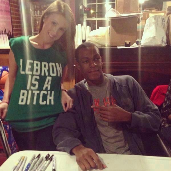 rajon-rondo-lebron-is-a-bitch.jpg.c8dec33ec9a151f86063de8921a1f2d4.jpg