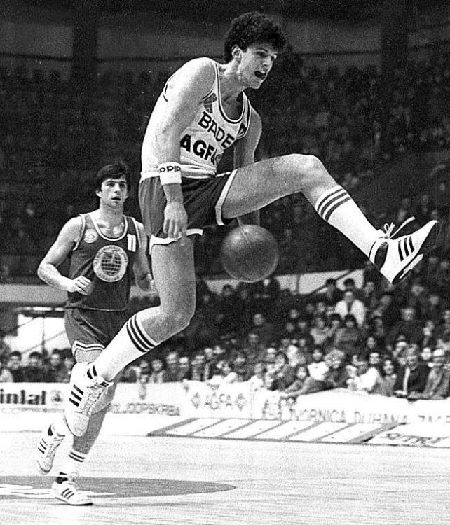 DrazenPetrovic.thumb.jpg.12f4d279825c7fb62a22c50dea27afcc.jpg