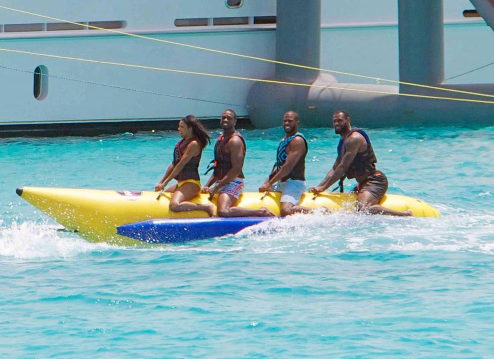 dwyane-wade-banana-boat6_07072015-2ce7b1959a4f4678a2376055fde5ed7d.jpg