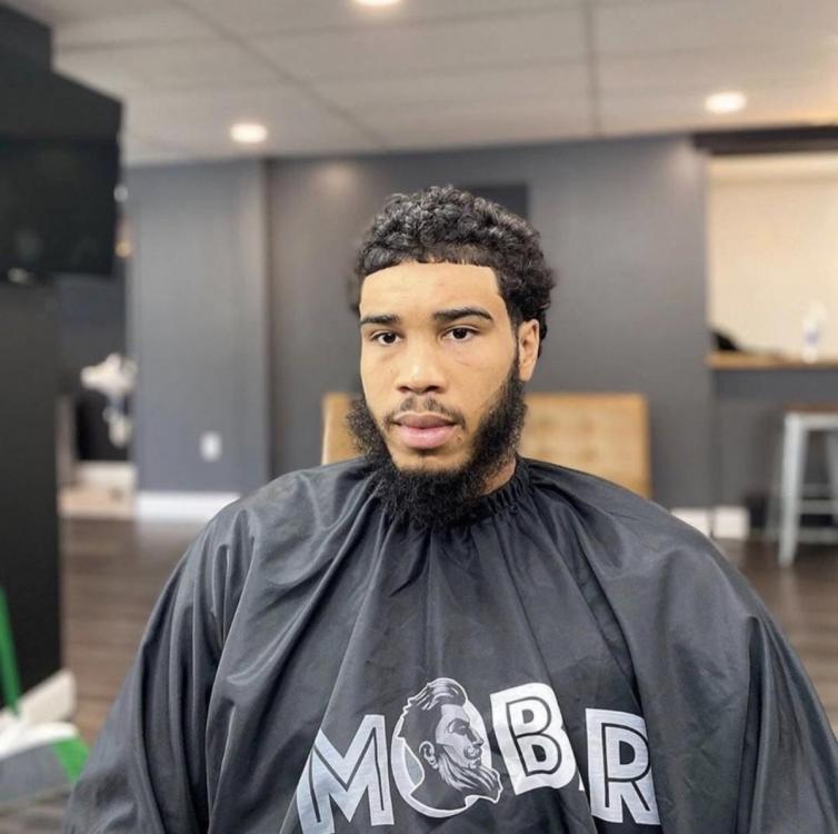 jayson-tatum-gets-trolled-on-social-media-after-showing-new-haircut[1].jpg