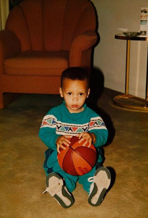 00-stephen-curry-childhood-076434134jpg.thumb.jpg.c22fa5ad73fa7895e67bc4db7d701931.jpg