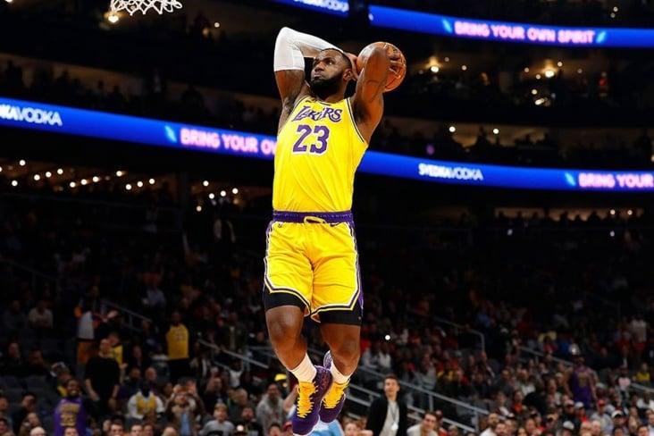 Леброн Джеймс установил уникальный рекорд в своём первом матче этого сезона НБА