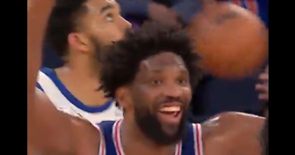 Джоэл Эмбиид бурно отпраздновал свой первый данк в сезоне-25/26