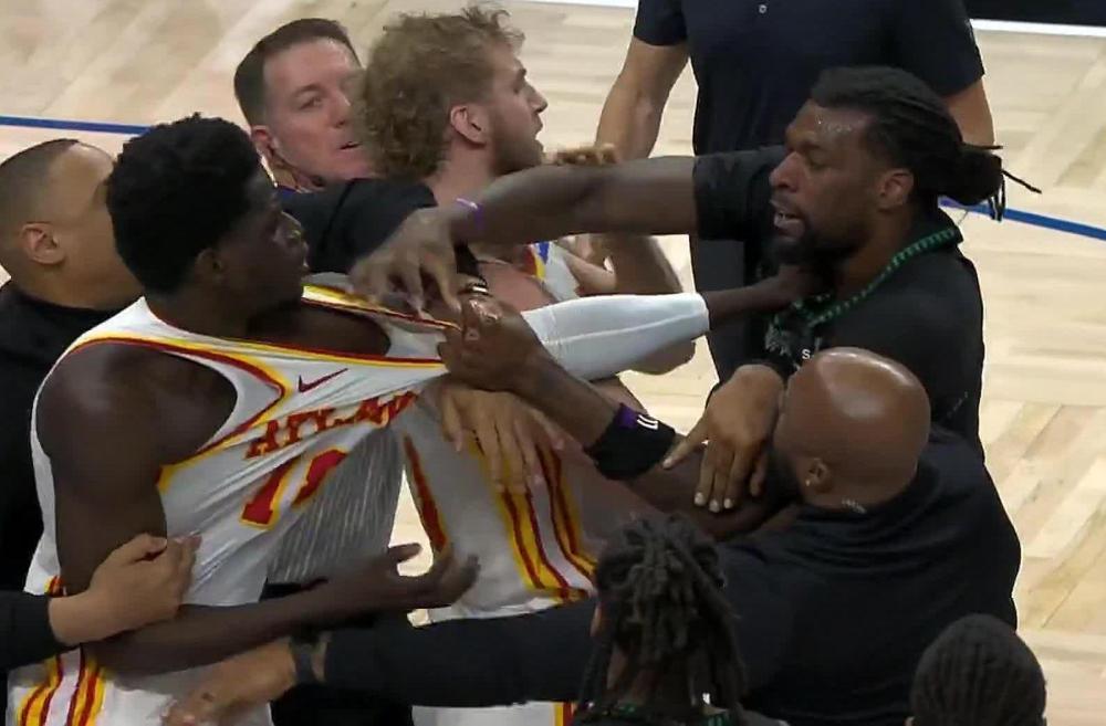 Наз Рид и Мухамед Гуйе оштрафованы на 35 тысяч долларов за потасовку