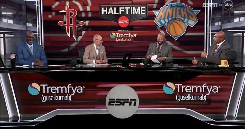 Шакил О'Нил еле сдерживал смех, когда Чарльз Баркли оговорился, сказав «Нью-Йорк мудаки»