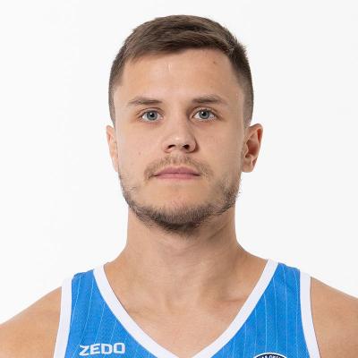 Артем Чеваренков